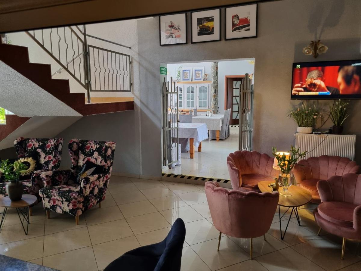 Hotel Zaulek Любань Экстерьер фото
